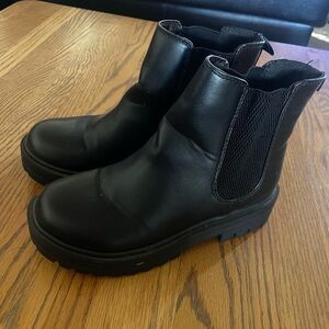 Soda Black Platform Chelsea Boots